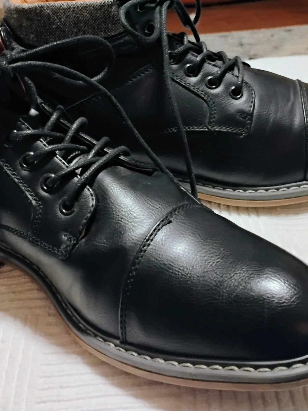 Steve Madden Black Leather Lace-Up Chukka Ankle Boots with Tan Collar